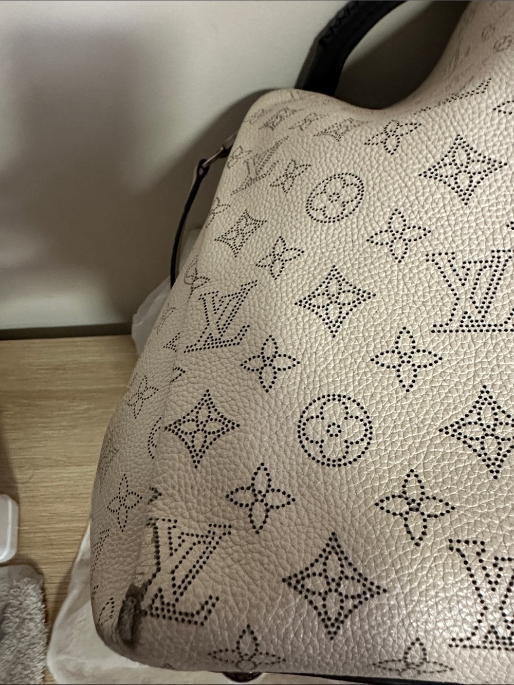 💯% Louis Vuitton Mahina Babylone PM Hobo Galet Taupe (2015) LV Lock w/purchase - Picture 7 of 16